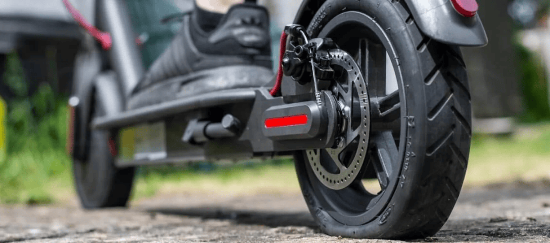 Så gör du för att byta däck på din elscooter